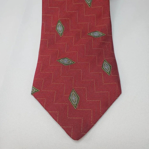 Vintage Chanel Paris Red Silk Mens Tie With Chevron & Diamond Pattern - Picture 5 of 7